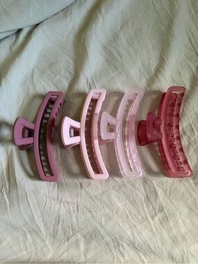 Set of 4 Pink Tones Women’s Hair Claw Clips